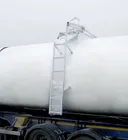 Купить лестницу с площадкой для химстойкой транспортной емкости ЛПХТ